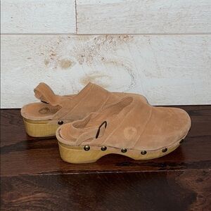 LMDI Collection Girls Brown Suede Studded Clogs